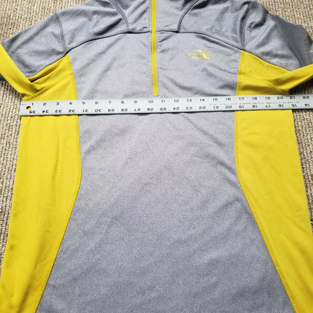 The North Face Men's Essential 1/4 Zip Pullover Performance Shirt Medium